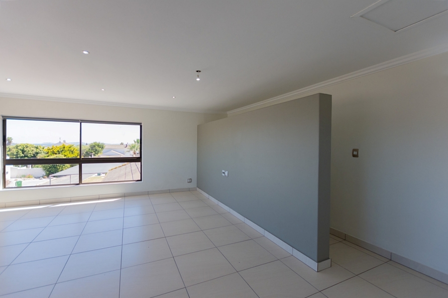 5 Bedroom Property for Sale in Country Club Western Cape